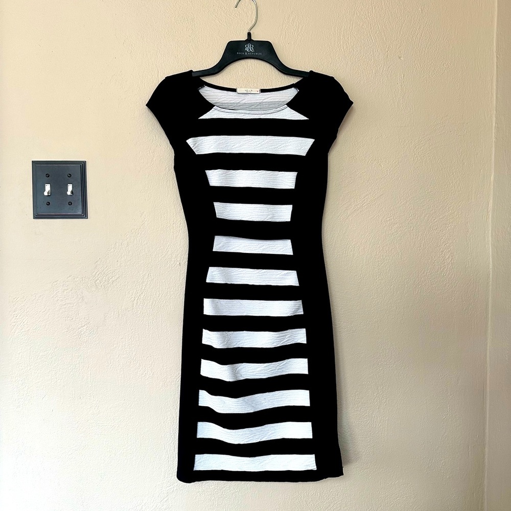 Le Lis Marlon Bodycon Dress - Size XS
